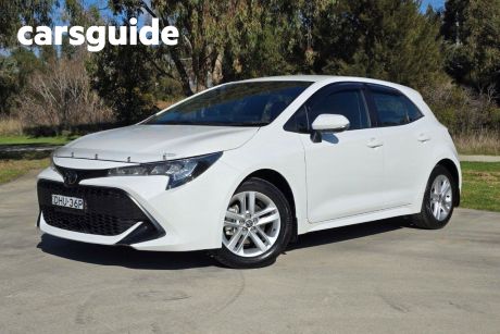 White 2019 Toyota Corolla Hatch Ascent Sport