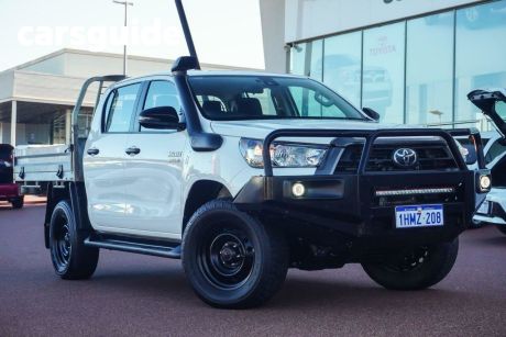 White 2022 Toyota Hilux Double Cab Pick Up SR (4X4)