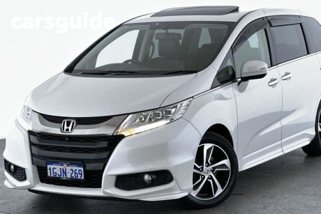 White 2017 Honda Odyssey Wagon VTi-L