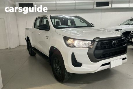 White 2022 Toyota Hilux Double Cab Pick Up SR (4X4)