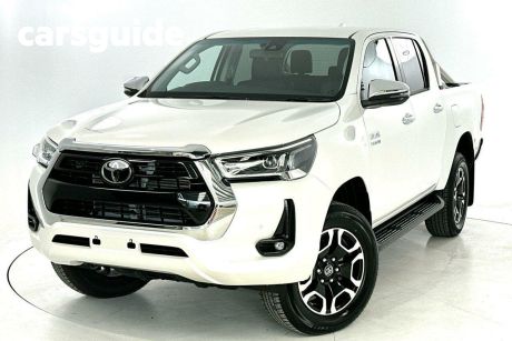 White 2022 Toyota Hilux Double Cab Pick Up SR5 + Premium Interior (4X4)