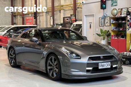 Grey 2007 Nissan GT-R Coupe