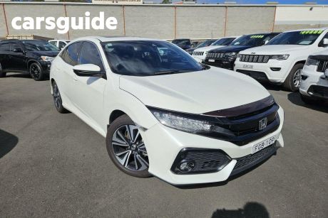 White 2017 Honda Civic Hatchback VTI-LX