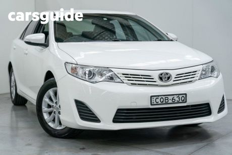 White 2013 Toyota Camry Sedan Altise