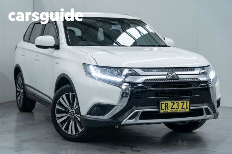 White 2018 Mitsubishi Outlander Wagon ES Adas 5 Seat (awd)