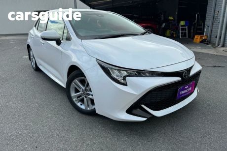 White 2021 Toyota Corolla Sedan Ascent Sport + Navigation