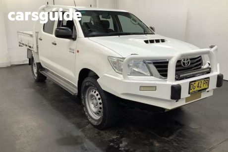 White 2014 Toyota Hilux Dual Cab Pick-up SR (4X4)