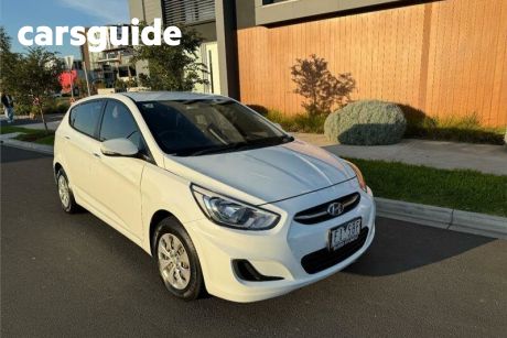 White 2015 Hyundai Accent Hatchback Active