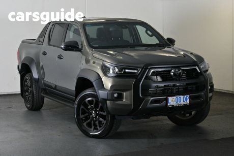Gold 2023 Toyota Hilux Double Cab Pick Up Rogue (4X4) 6 Speaker