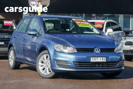 Blue 2015 Volkswagen Golf Hatchback 90 TSI Comfortline