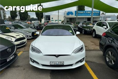 White 2018 Tesla Model S Hatchback 75D