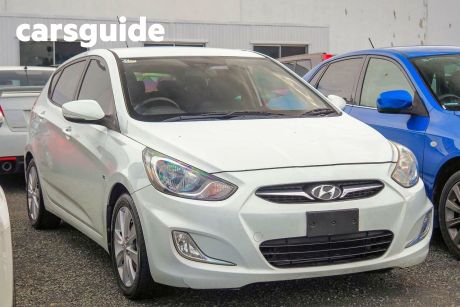 White 2011 Hyundai Accent Hatchback Elite