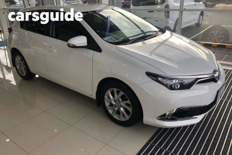 White 2017 Toyota Corolla Hatchback Ascent Sport