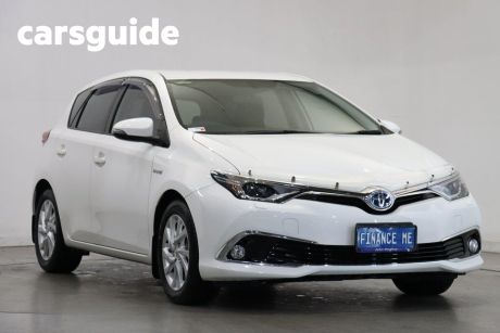 White 2018 Toyota Corolla Hatchback Hybrid