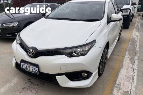 White 2018 Toyota Corolla Hatchback SX