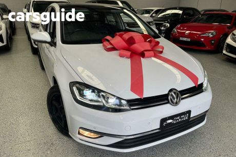 White 2018 Volkswagen Golf Hatchback 110 TDI Highline