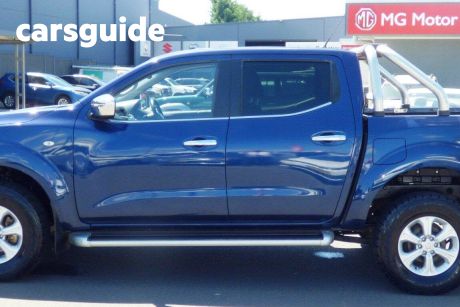 Blue 2018 Nissan Navara Dual Cab Pick-up ST (4X2)