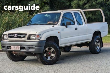 White 2004 Toyota Hilux Cab Chassis (4X4)