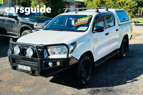 White 2018 Toyota Hilux Double Cab Pick Up SR (4X4)