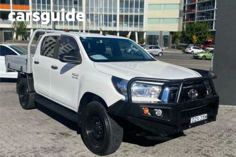White 2018 Toyota Hilux Double Cab Pick Up SR (4X4)