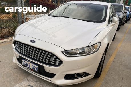 White 2016 Ford Mondeo Hatchback Trend Tdci