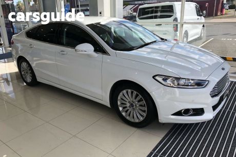 White 2016 Ford Mondeo Hatchback Trend