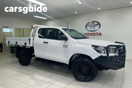 White 2019 Toyota Hilux Ute Tray SR 4x4 Extra-Cab Cab-Chassis