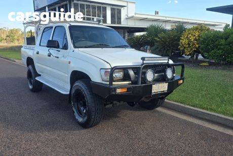 White 2002 Toyota Hilux Dual Cab Pick-up (4X4)
