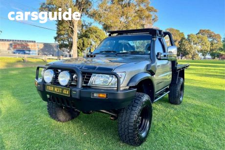 Gold 2000 Nissan Patrol Coil Cab Chassis DX (4X4)
