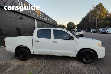 White 2005 Toyota Hilux Dual Cab Pick-up Workmate