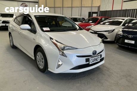 White 2018 Toyota Prius Hatchback Hybrid