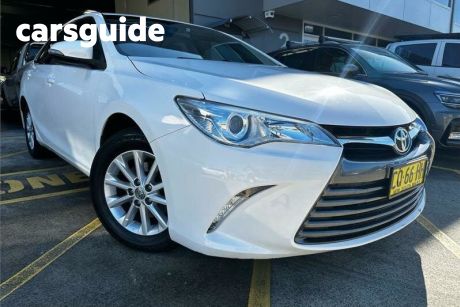 White 2017 Toyota Camry Sedan Altise