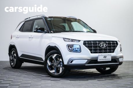 White 2024 Hyundai Venue Wagon Elite (black) Sunroof