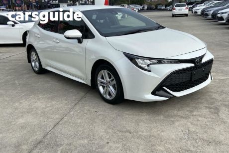 White 2019 Toyota Corolla Hatchback Ascent Sport + TR KIT