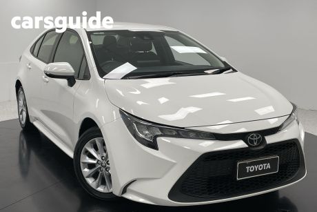 White 2020 Toyota Corolla Sedan Ascent Sport + Navigation