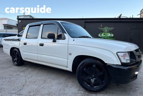 White 2002 Toyota Hilux Dual Cab Pick-up