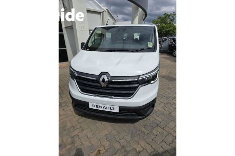 White 2023 Renault Trafic Commercial Crew Pro