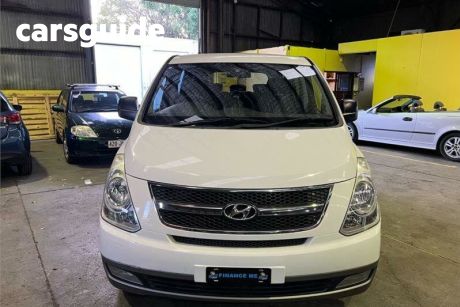 White 2014 Hyundai Imax Wagon