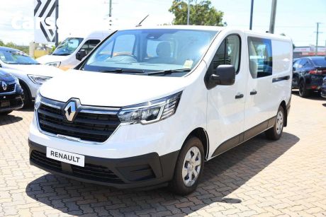 White 2023 Renault Trafic Commercial Crew Pro