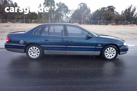Blue 1999 Holden Statesman Sedan V6