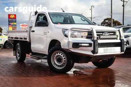 White 2018 Toyota Hilux Cab Chassis SR (4X4)