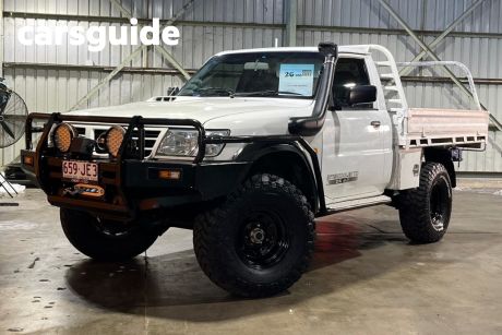 White 2005 Nissan Patrol Coil Cab Chassis DX (4X4)
