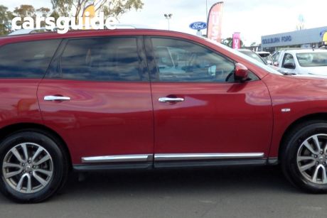 Red 2015 Nissan Pathfinder Wagon ST-L (4X4)