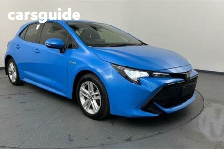 Blue 2018 Toyota Corolla Hatchback Ascent Sport (hybrid)