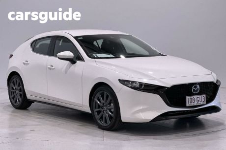 White 2023 Mazda 3 Hatchback G20 Evolve