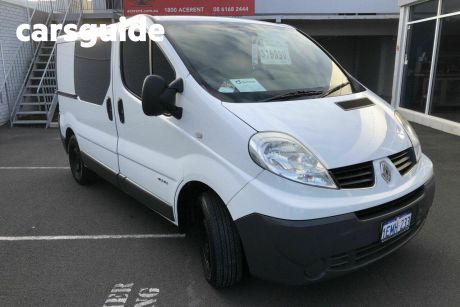 White 2014 Renault Trafic Commercial Low Roof