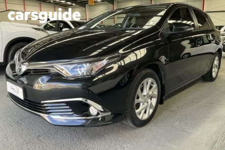 Black 2018 Toyota Corolla Hatchback Ascent Sport