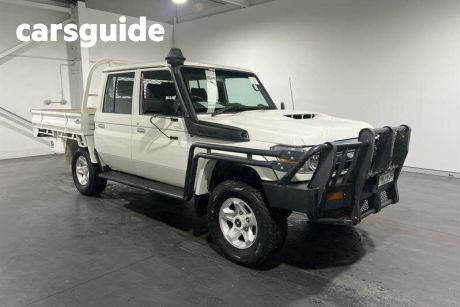 White 2017 Toyota Landcruiser Double Cab Chassis GXL (4X4)