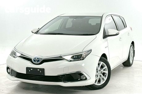 White 2017 Toyota Corolla Hatchback Hybrid