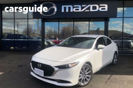 White 2022 Mazda 3 Sedan G20 Evolve